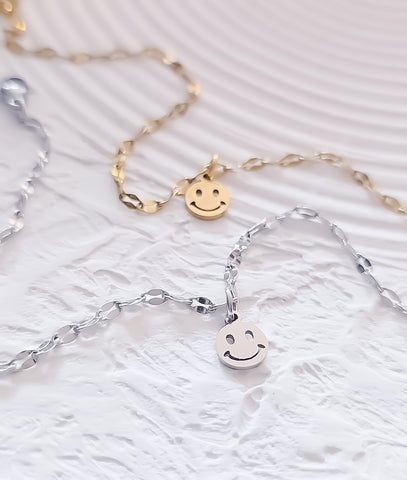 New Dainty Dap Smiley Face Charm Bracelet  * Choose your Metal*