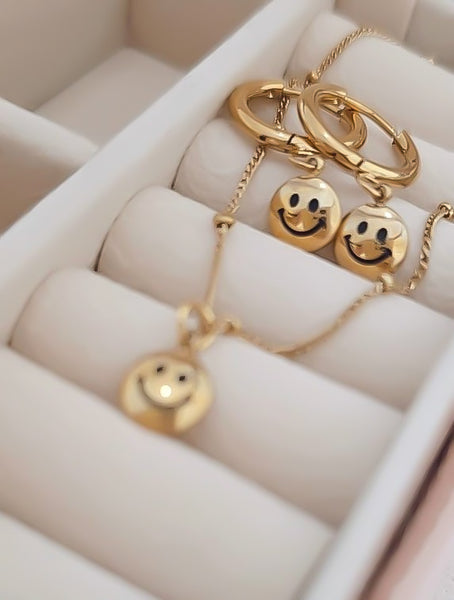 New Dainty Puff Smiley Face Charm Necklace *Gold Only*